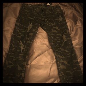 New with tag Fashion Nova camouflage jeans size 13
